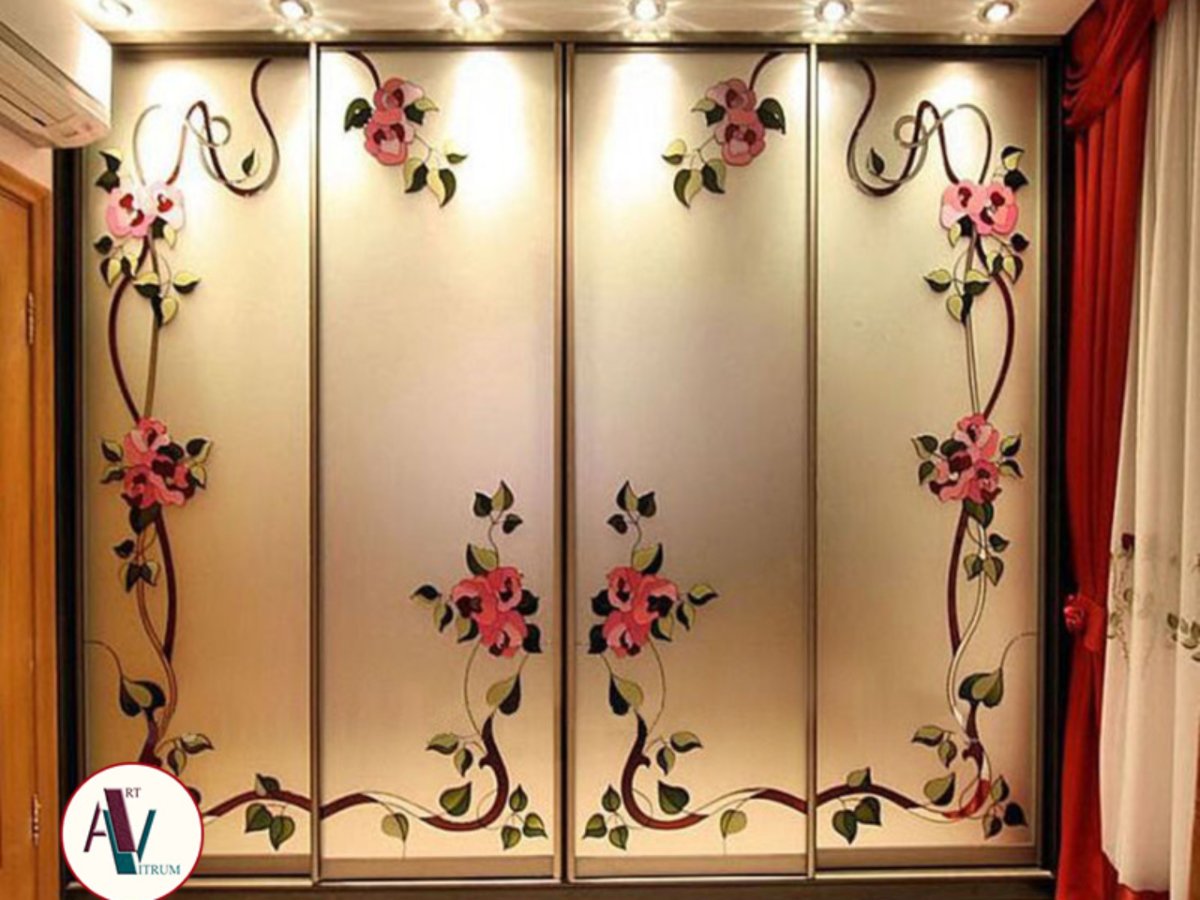 Шкафы купе с витражами