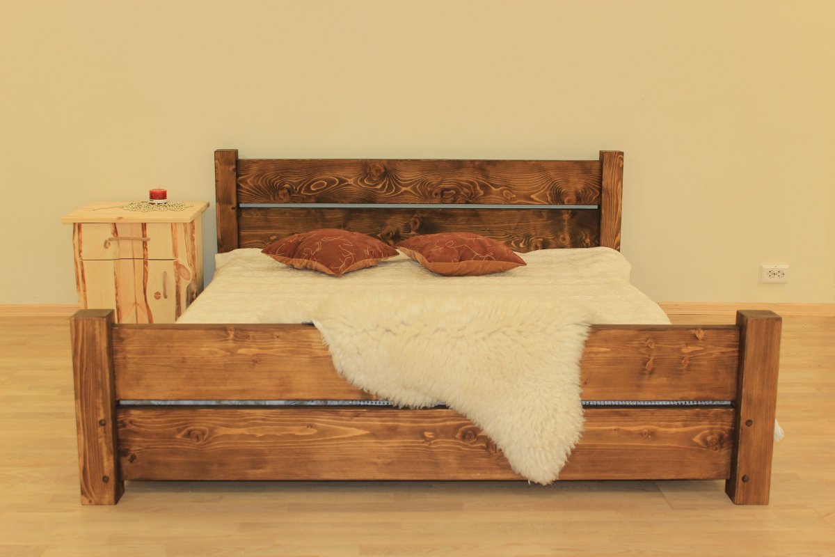 Кровать из щитов