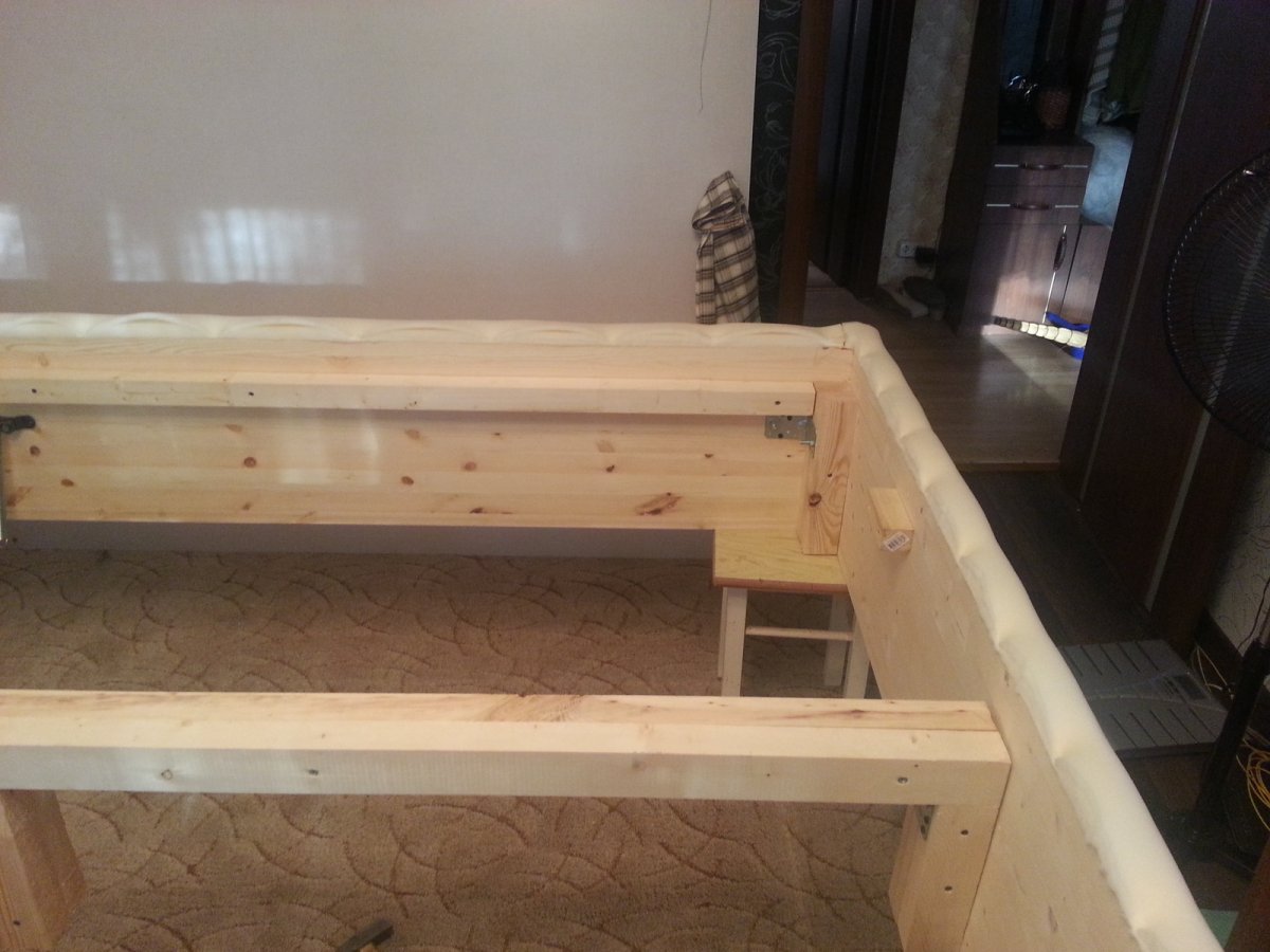 Кровать из клееной доски