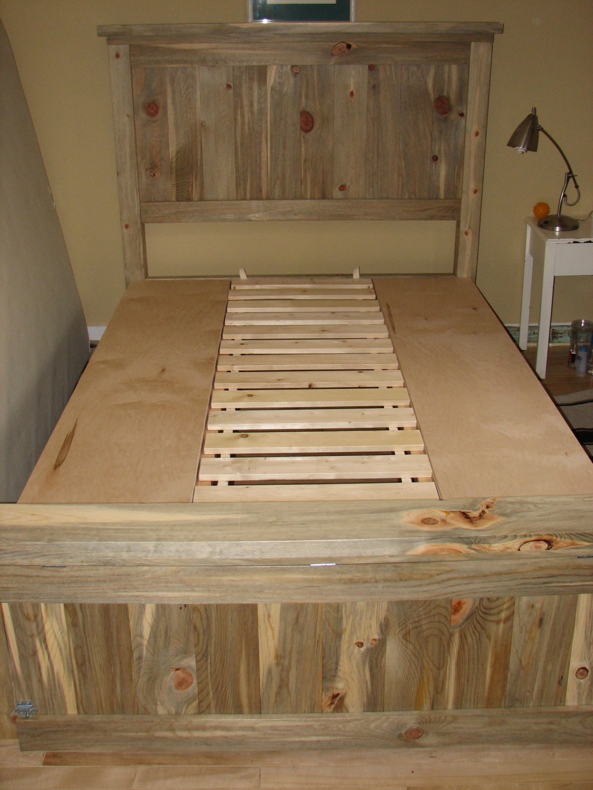Самодельная кровать