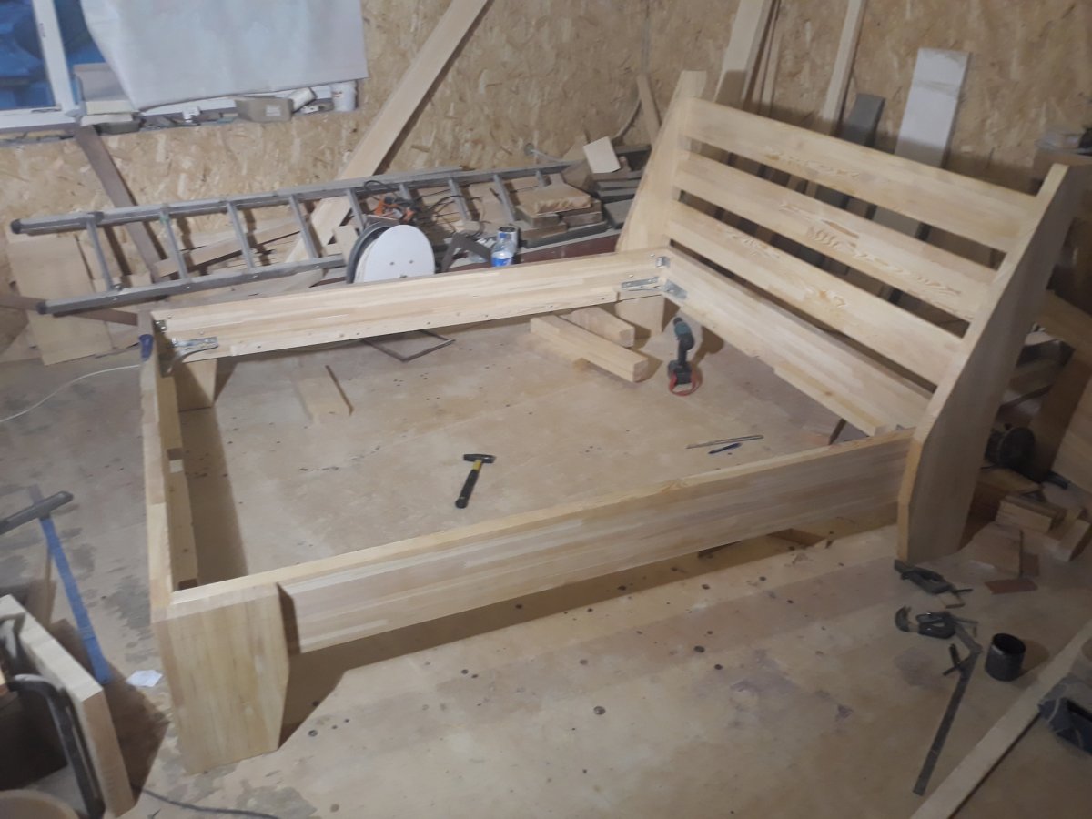 Кровать из бруса