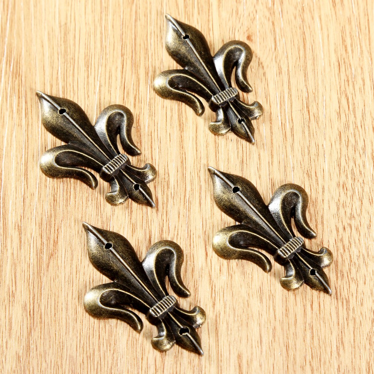 Уголок лекоротивныы метал