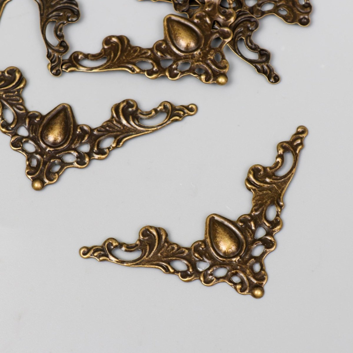 Ежедневник с металлическими уголками