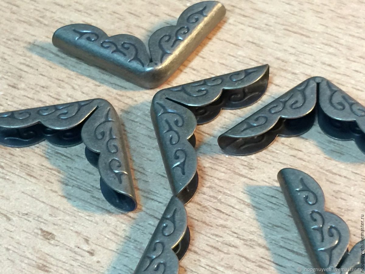 Уголок декоративный никель