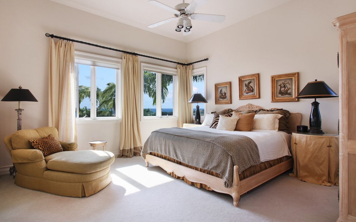 Спальня цвета слоновой кости