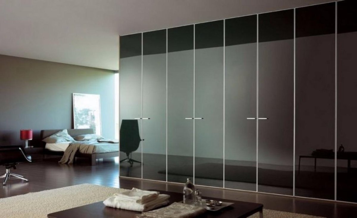 Poliform зеркальный шкаф