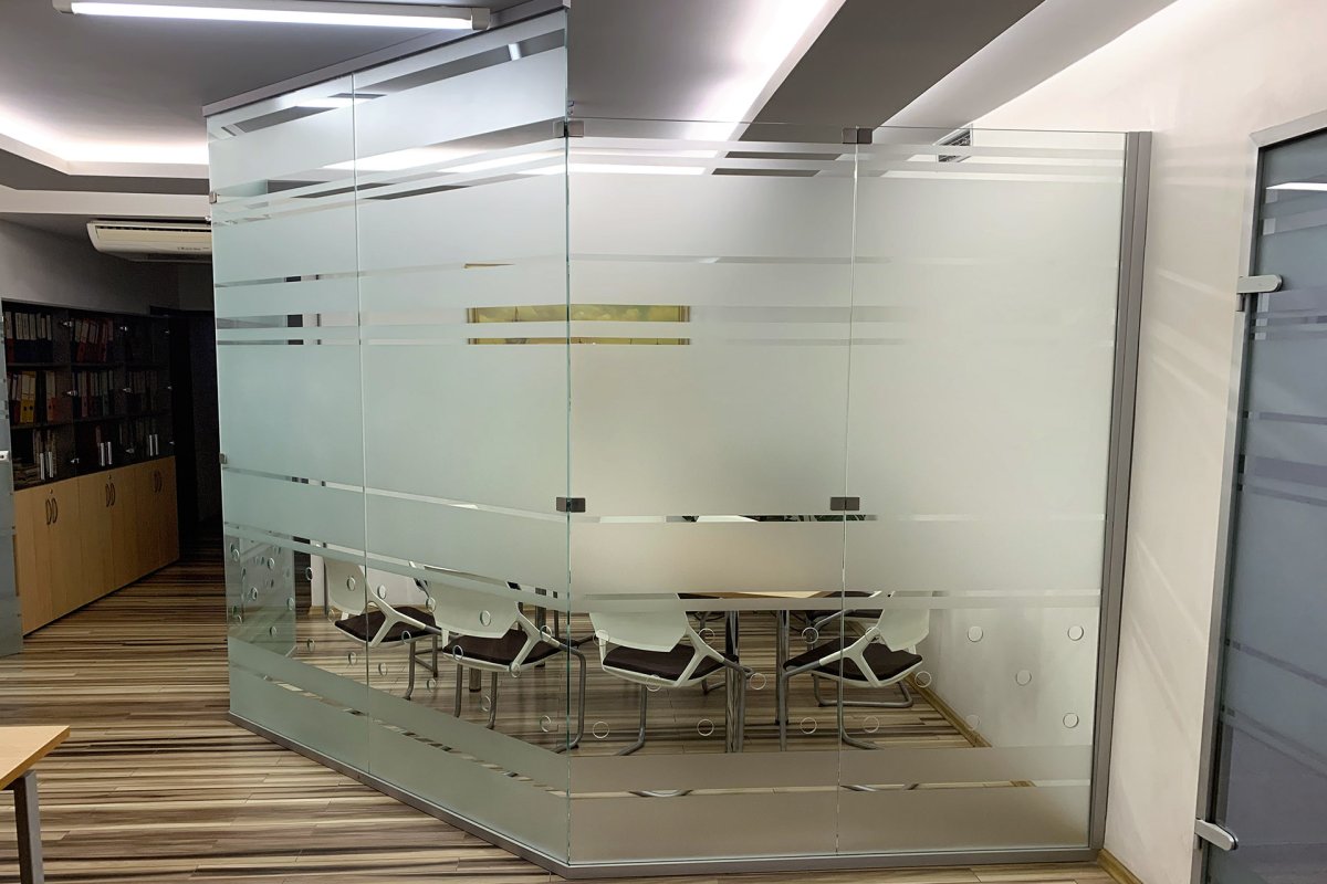 Тонированные стеклянные перегородки