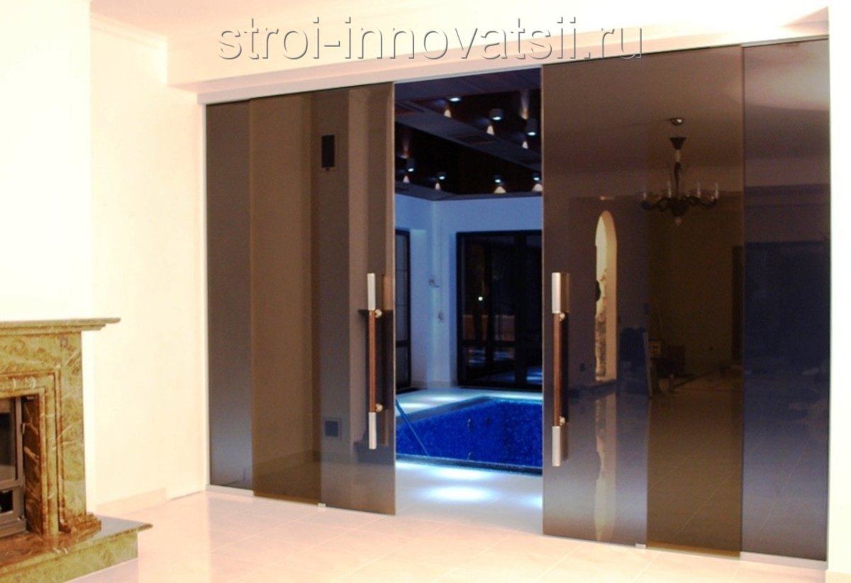 Облицовка стены тонированным стеклом