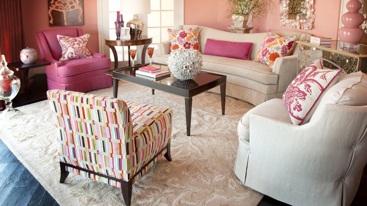 Розовая стена