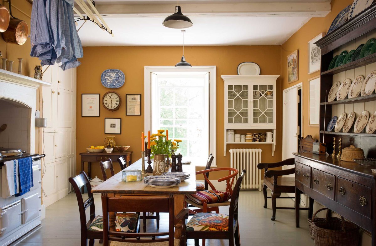 Оранжевая картина в интерьере