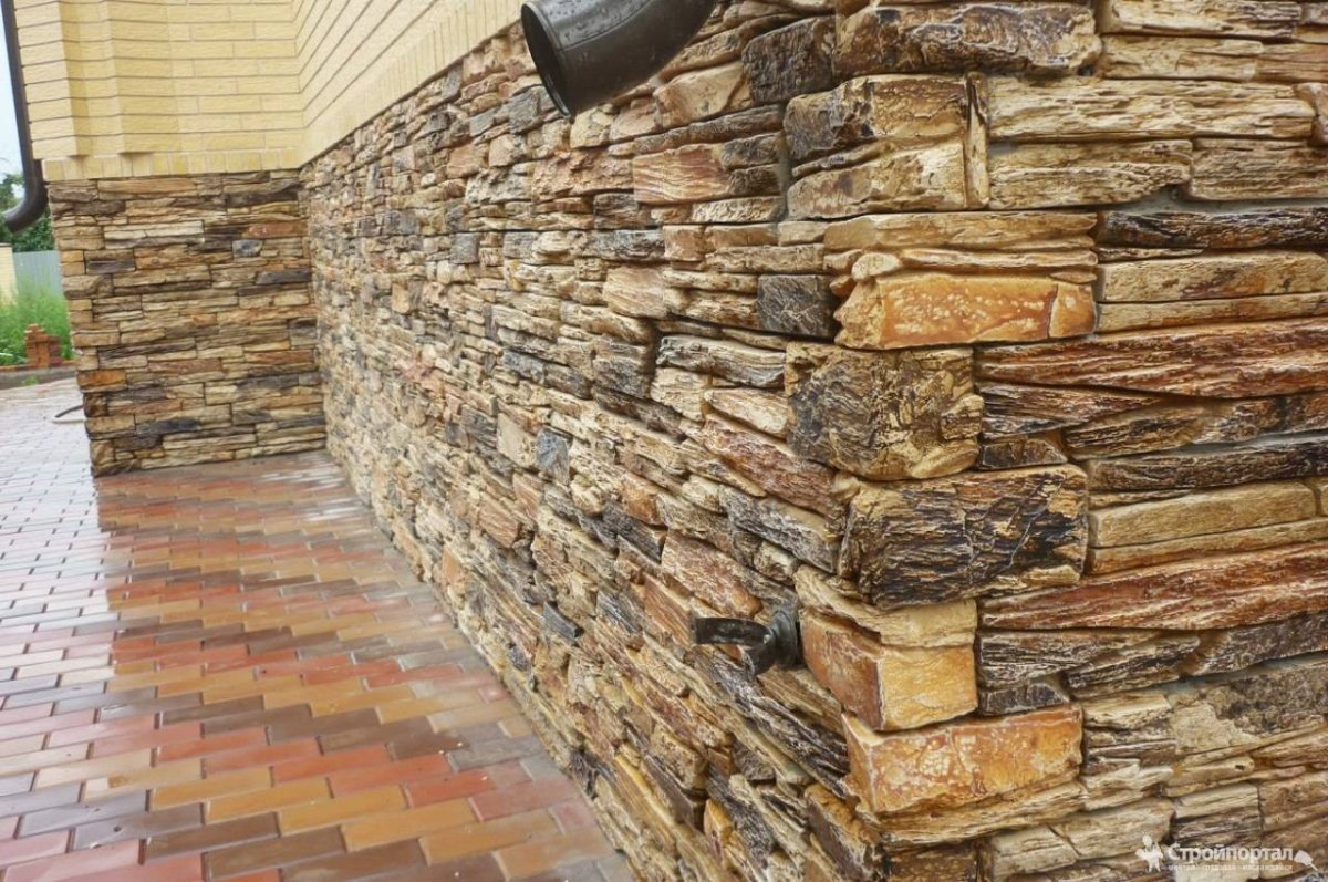 Отделка фундамента искусственным камнем