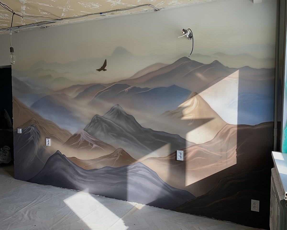 Работы художников на стенах