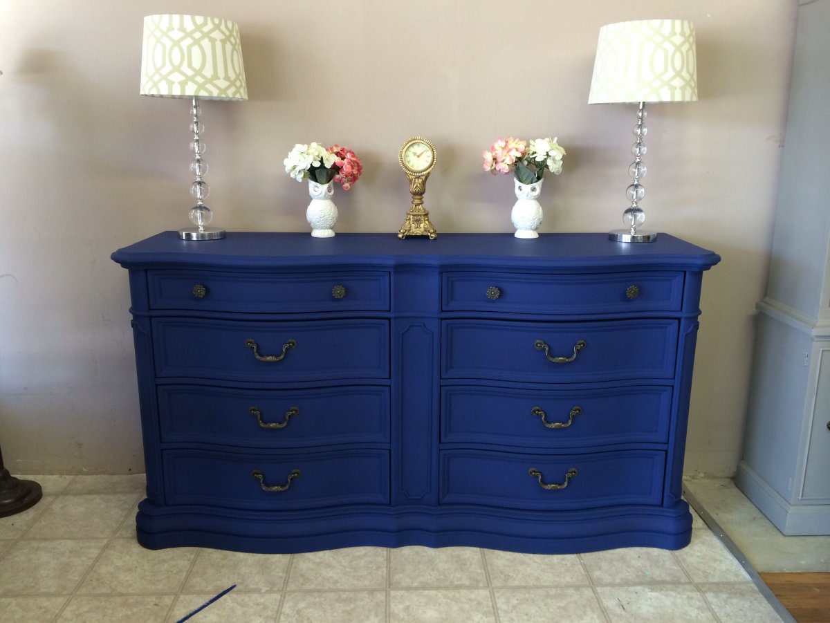 Красим комод в синий