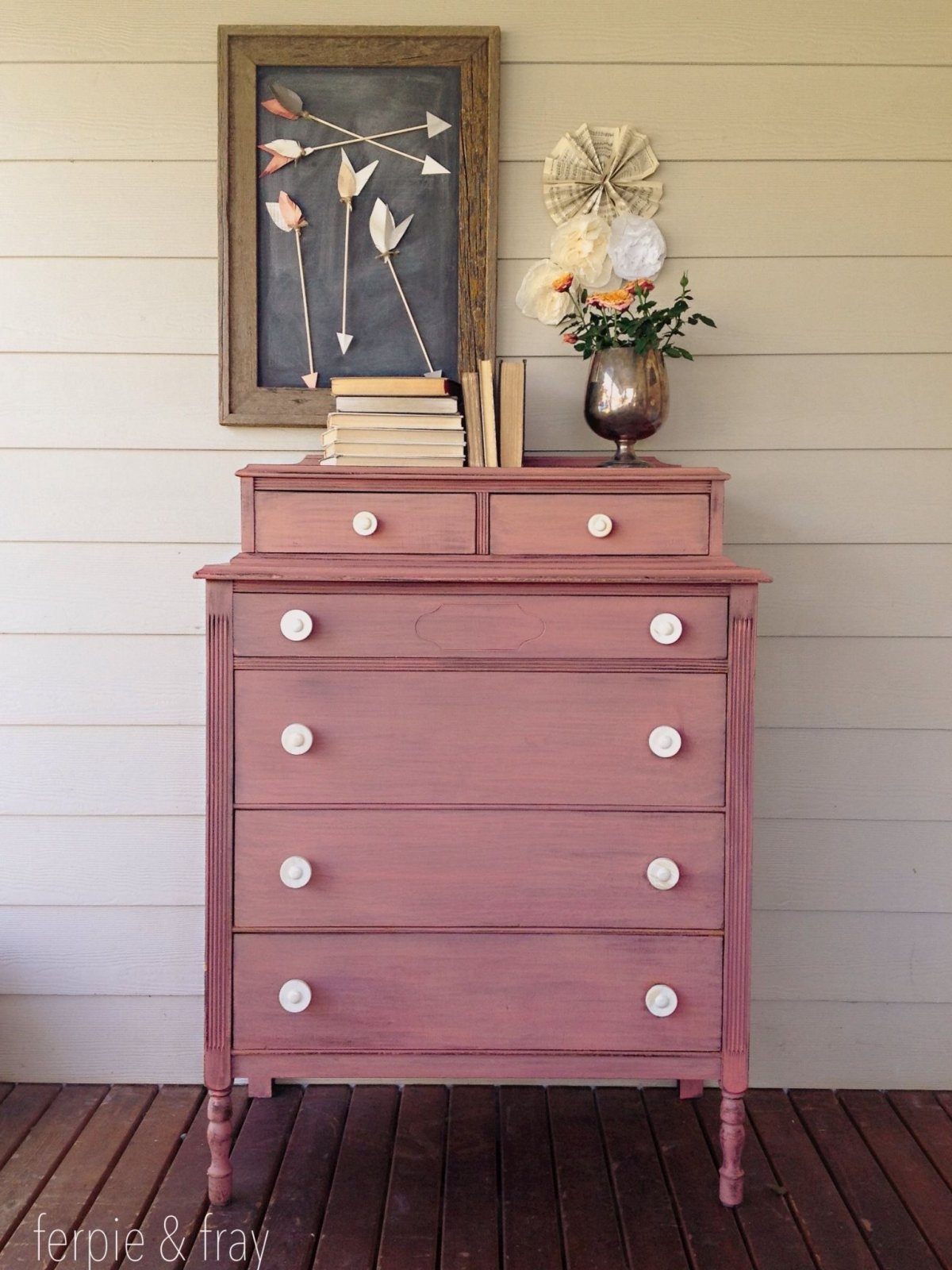 Цветной комод в интерьере