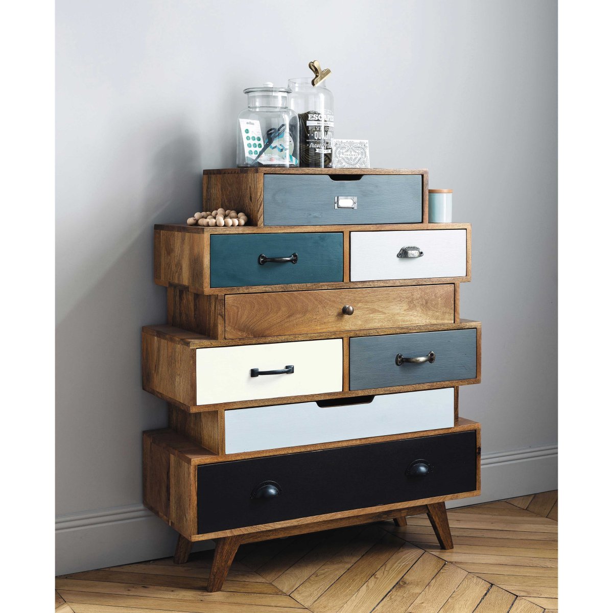 Дизайнерские разноцветные комоды