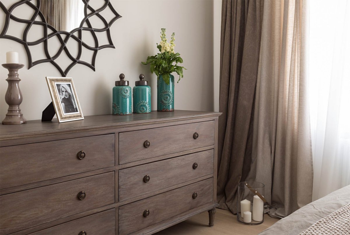 Декор стены над комодом