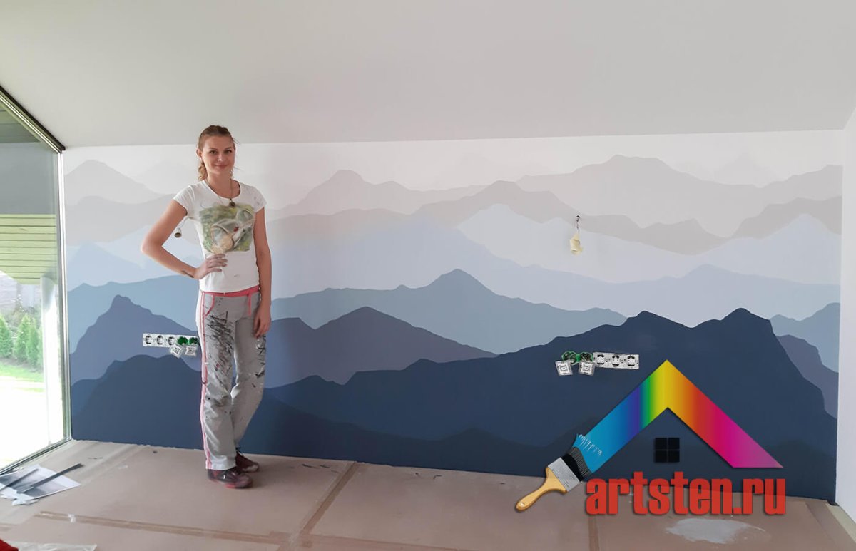 Горы на стене из пленки