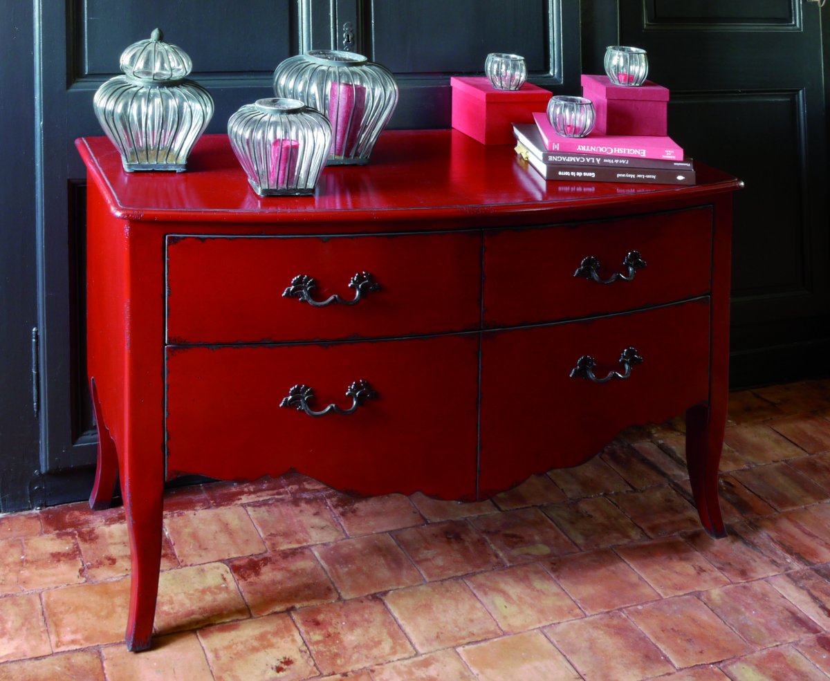 Красный комод в интерьере