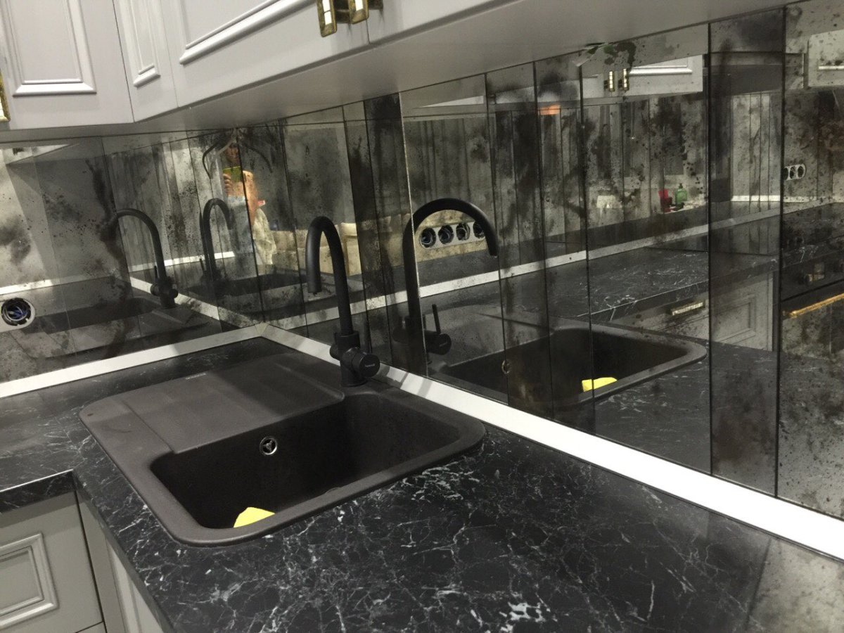 Фартук для кухни из состаренного зеркала