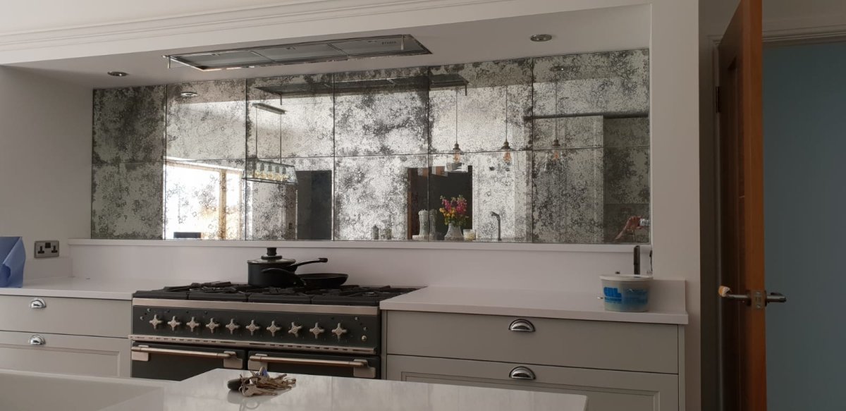 Фартук для кухни из состаренного зеркала