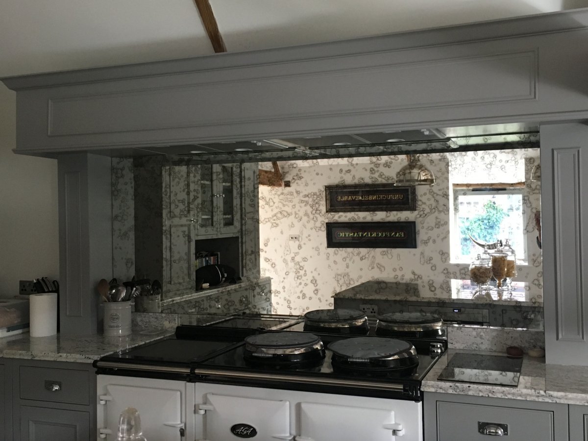 Фартук для кухни из состаренного зеркала