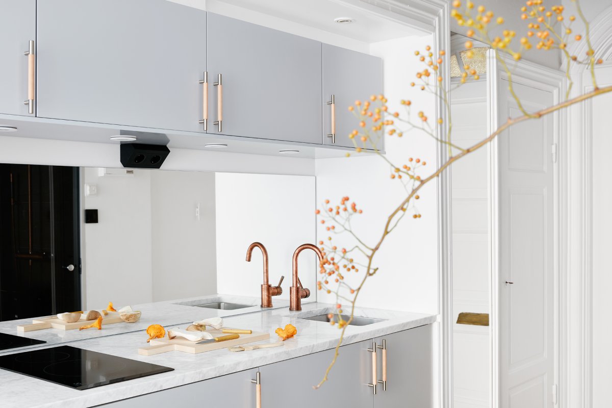 Зеркало вместо кухонного фартука