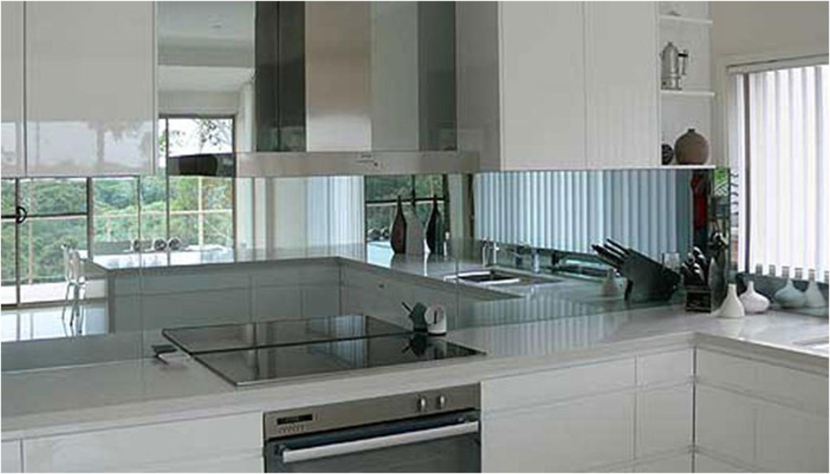 Зеркальный фартук для кухни