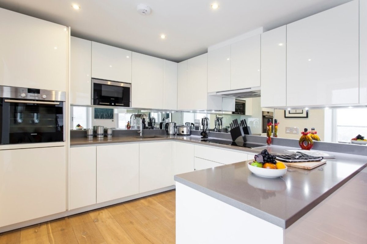 Зеркальный фартук