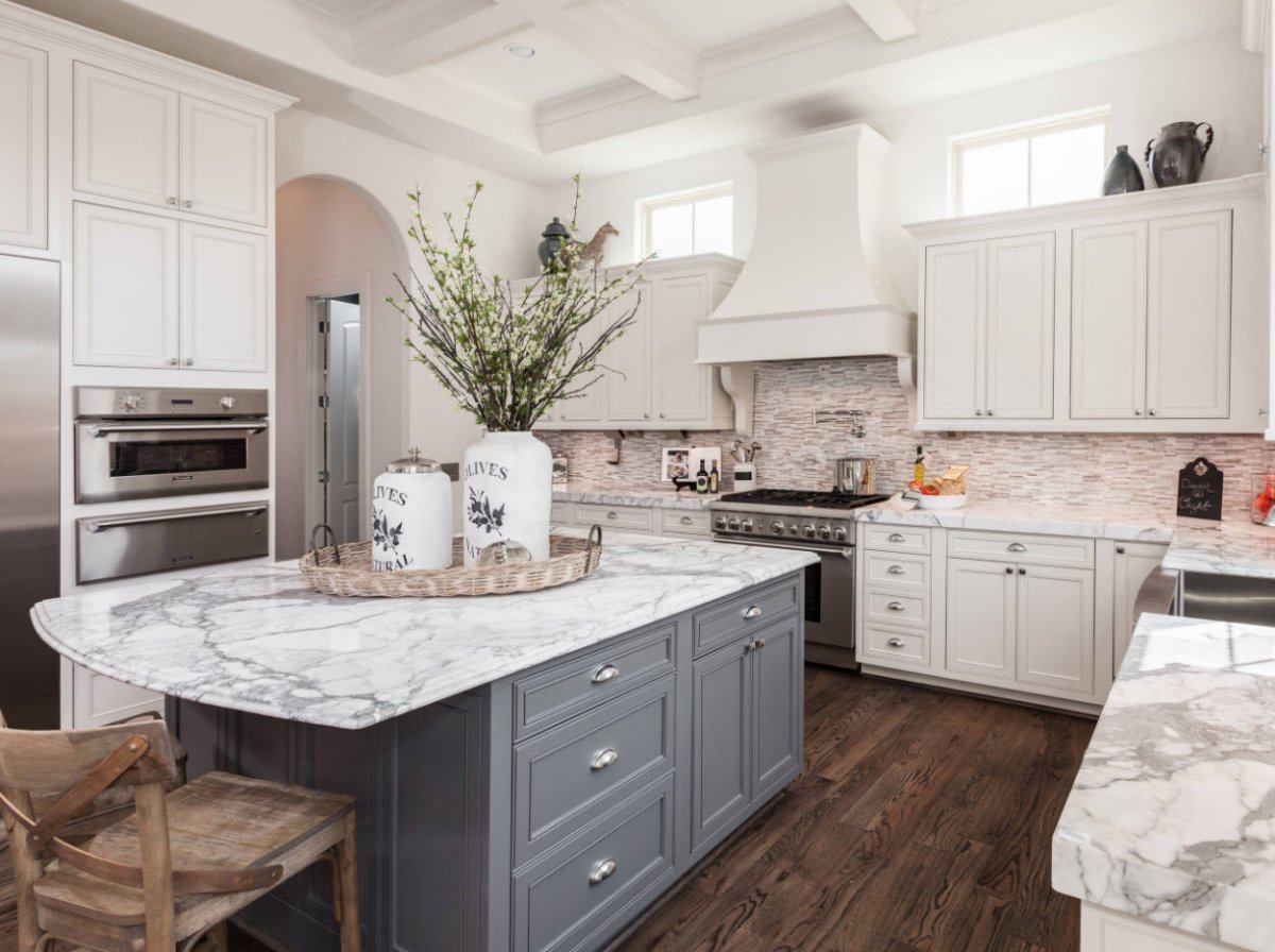 Фартук гранит белый кедр