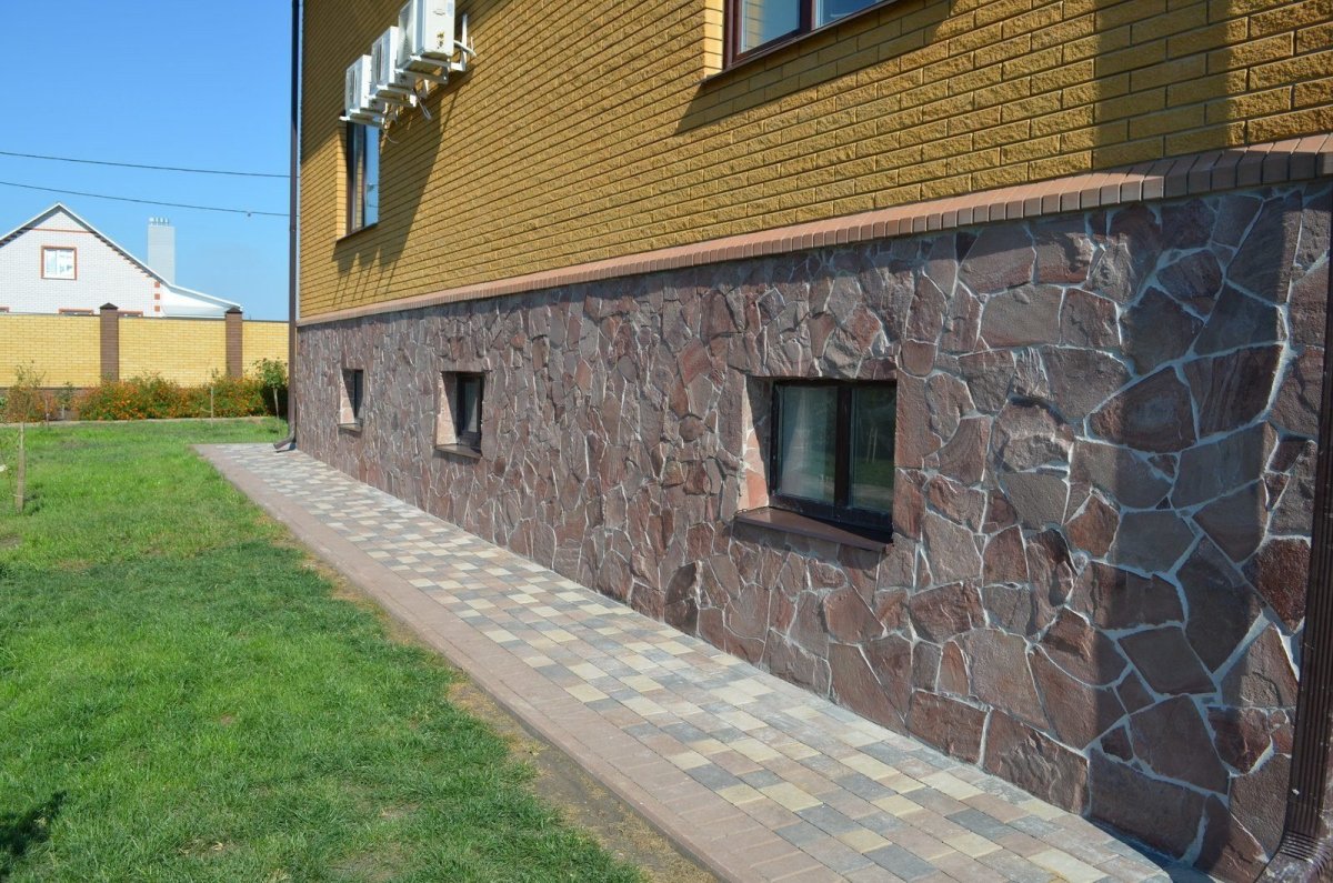 Отделка фасада искусственным камнем