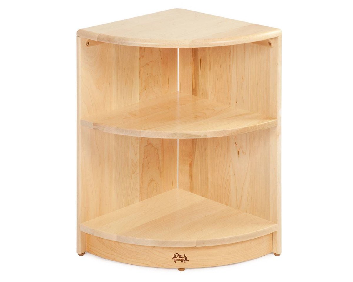 Деревянные полки в ванной