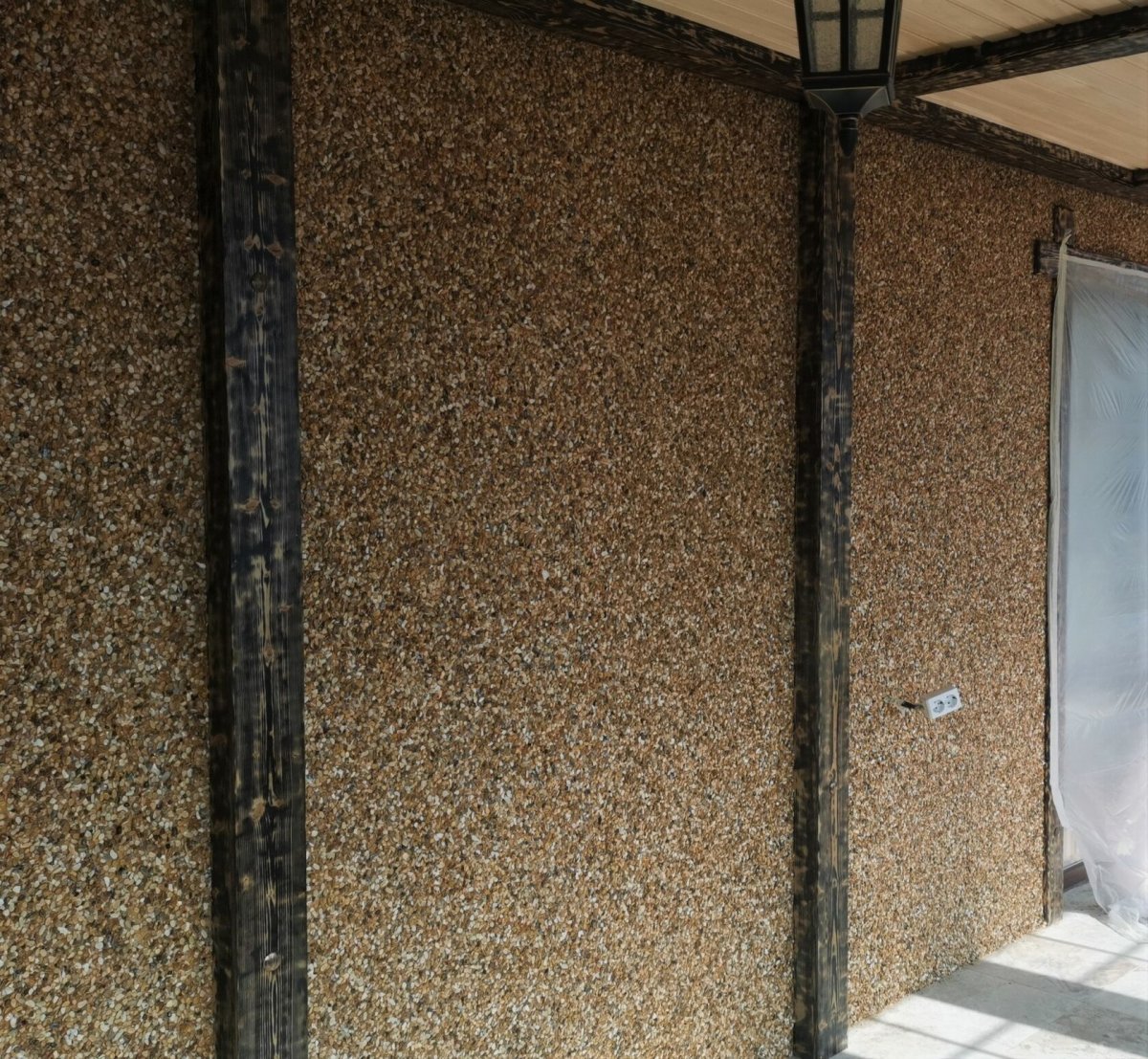 Отделка цоколя каменной крошкой