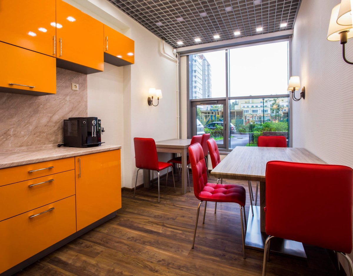 Зона кухни в офисе