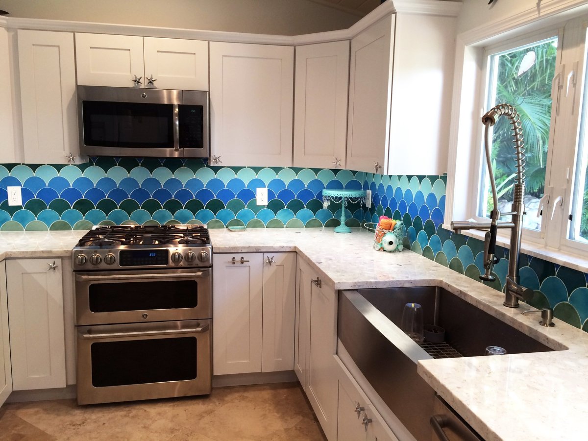 Серые кухни