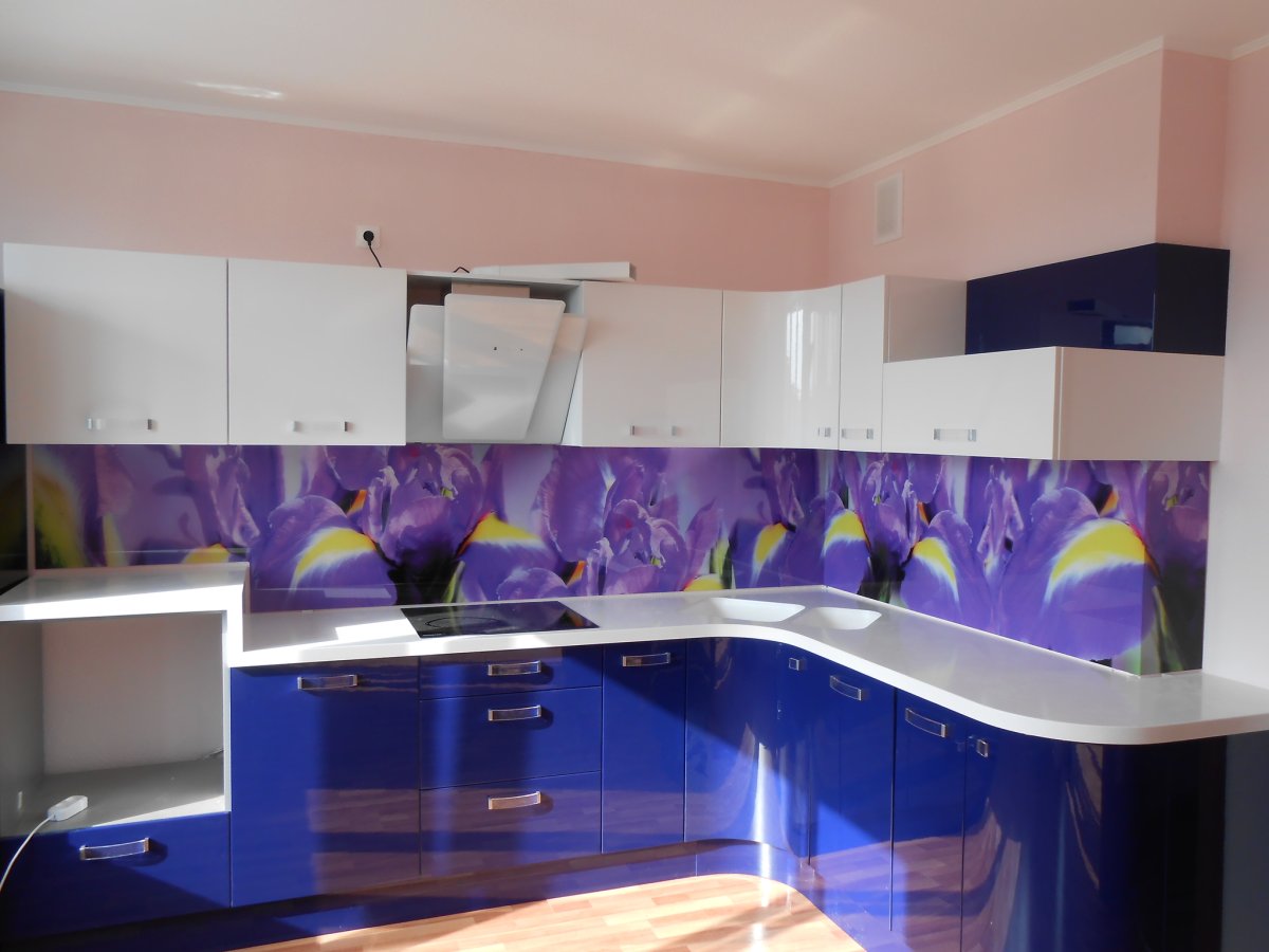 Маленькая бежевая кухня