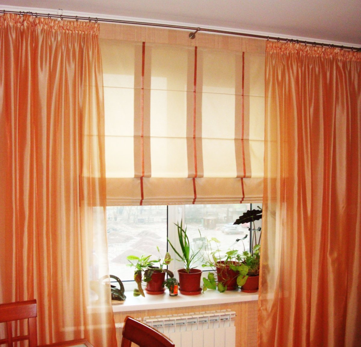 Римские шторы и тюль на кухню