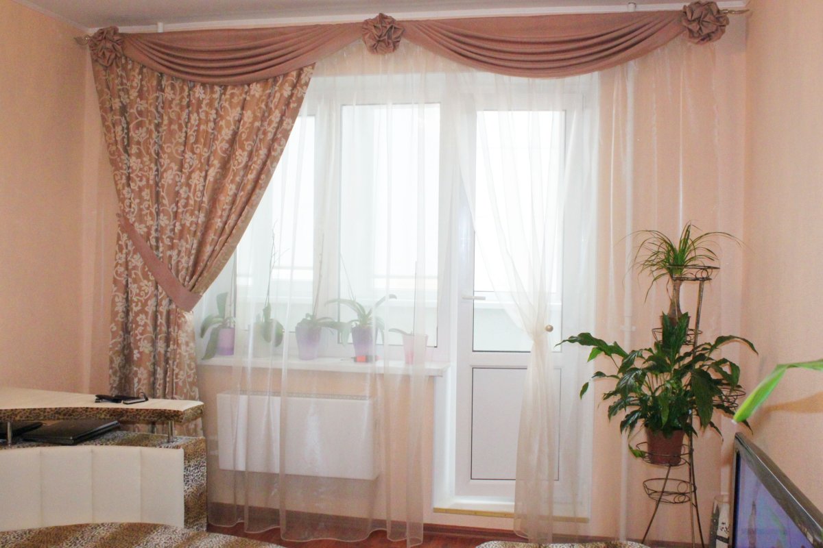 Римские шторы в сером цвете в интерьере