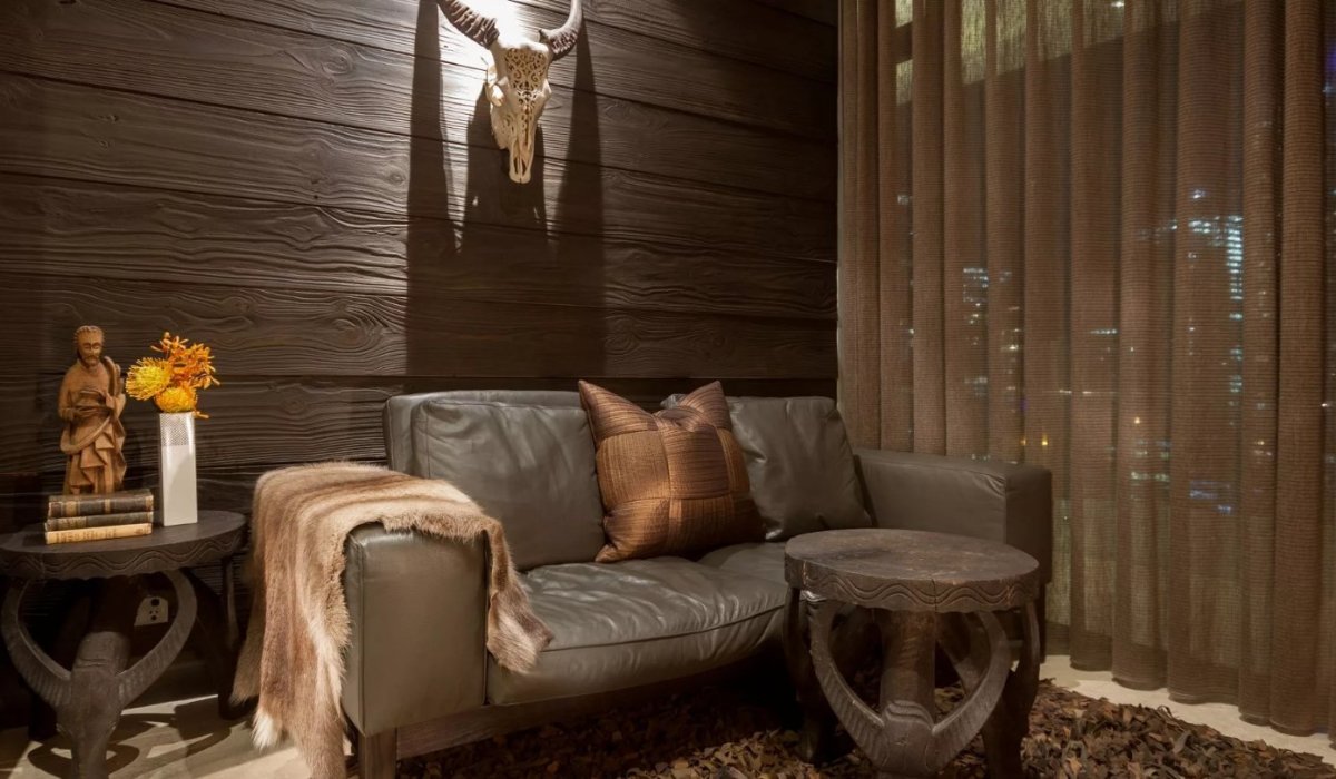 Имитация дерева на стене