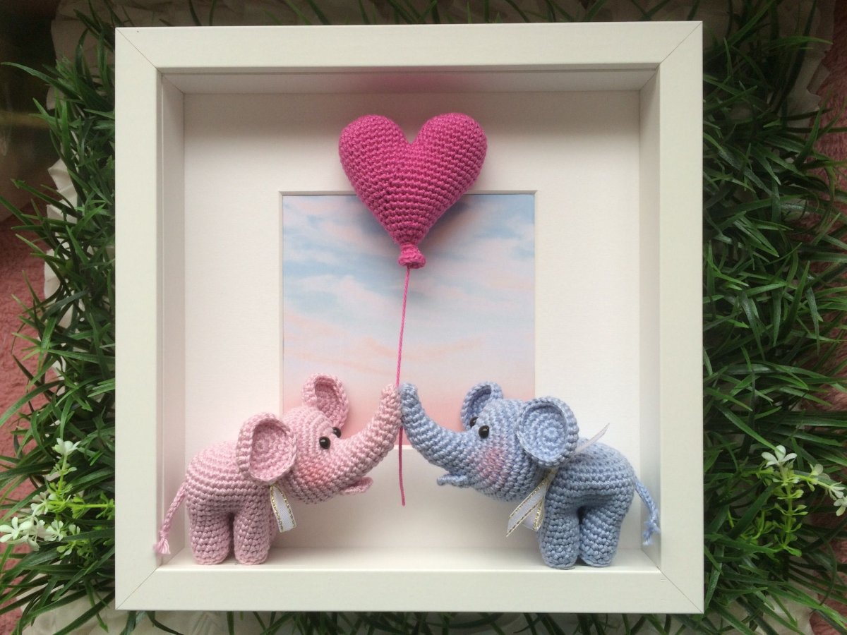 Панно из вязаных игрушек