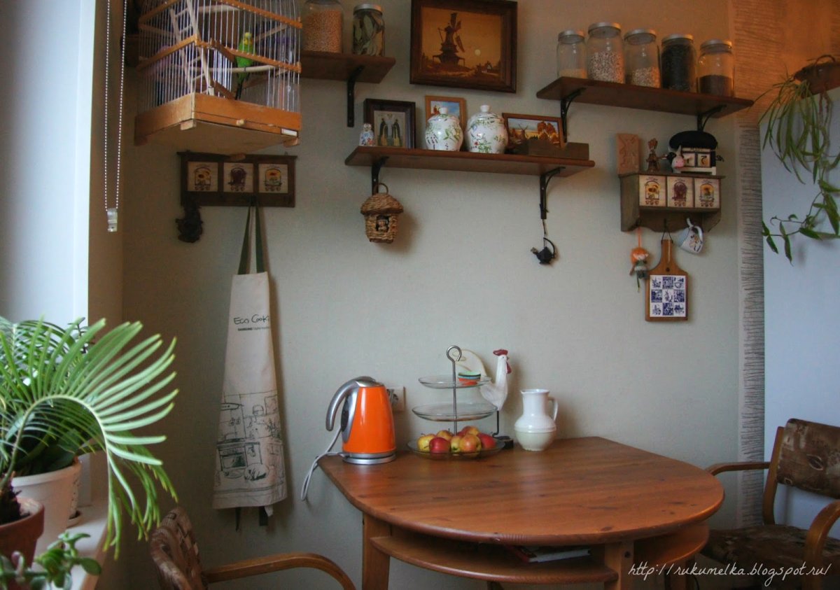 Круглый стол на маленькую кухню