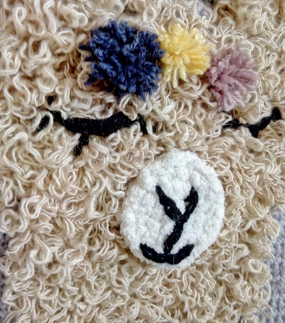 Панно из вязаных игрушек