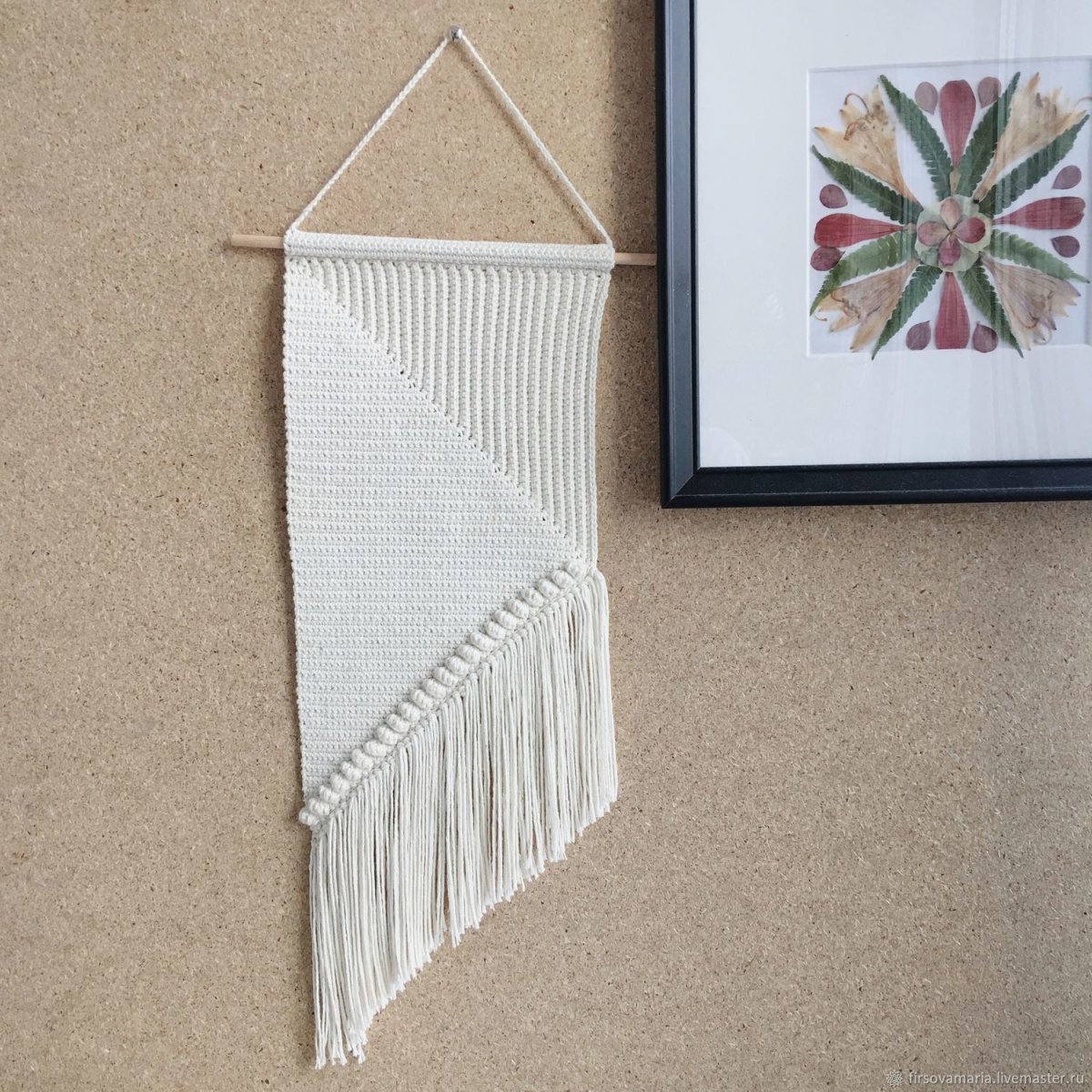 Вязаное панно в детскую комнату