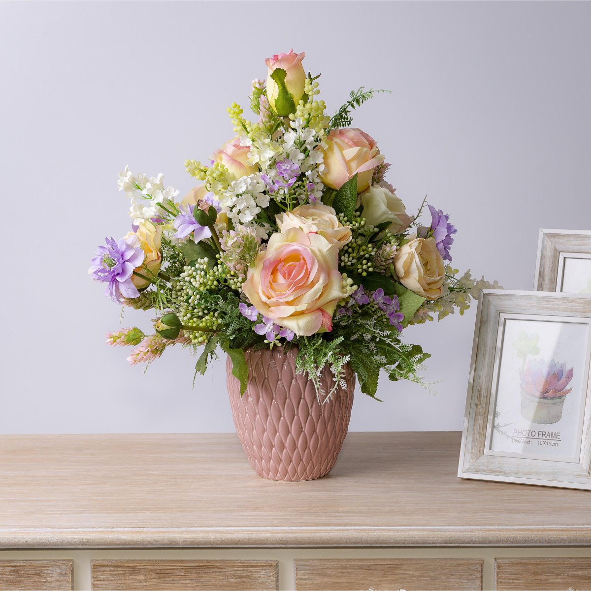 Украшение интерьера искусственными цветами