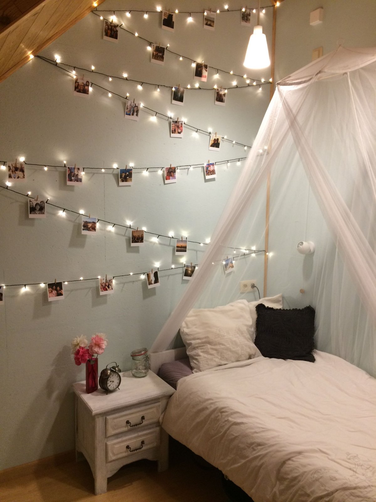 Украшение комнаты гирляндой