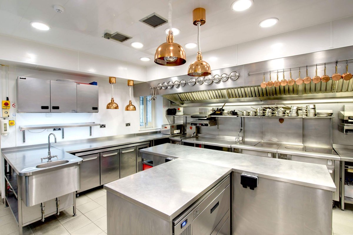 Профессиональная кухня ресторана