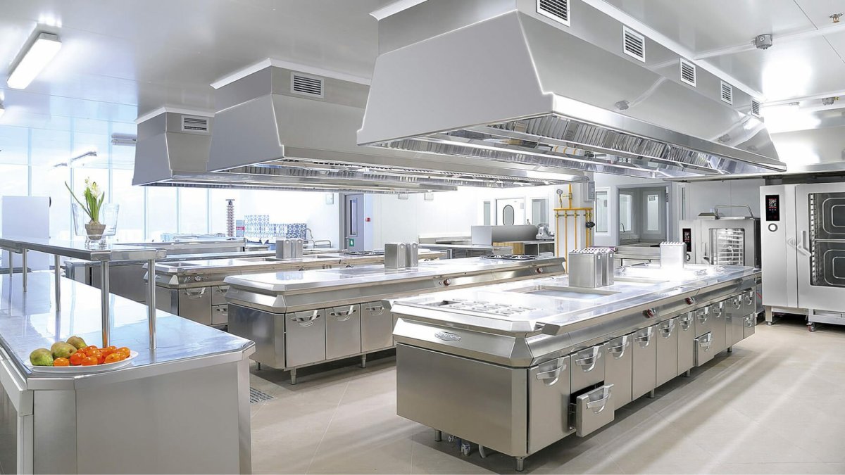 Интерьер кухни в ресторане