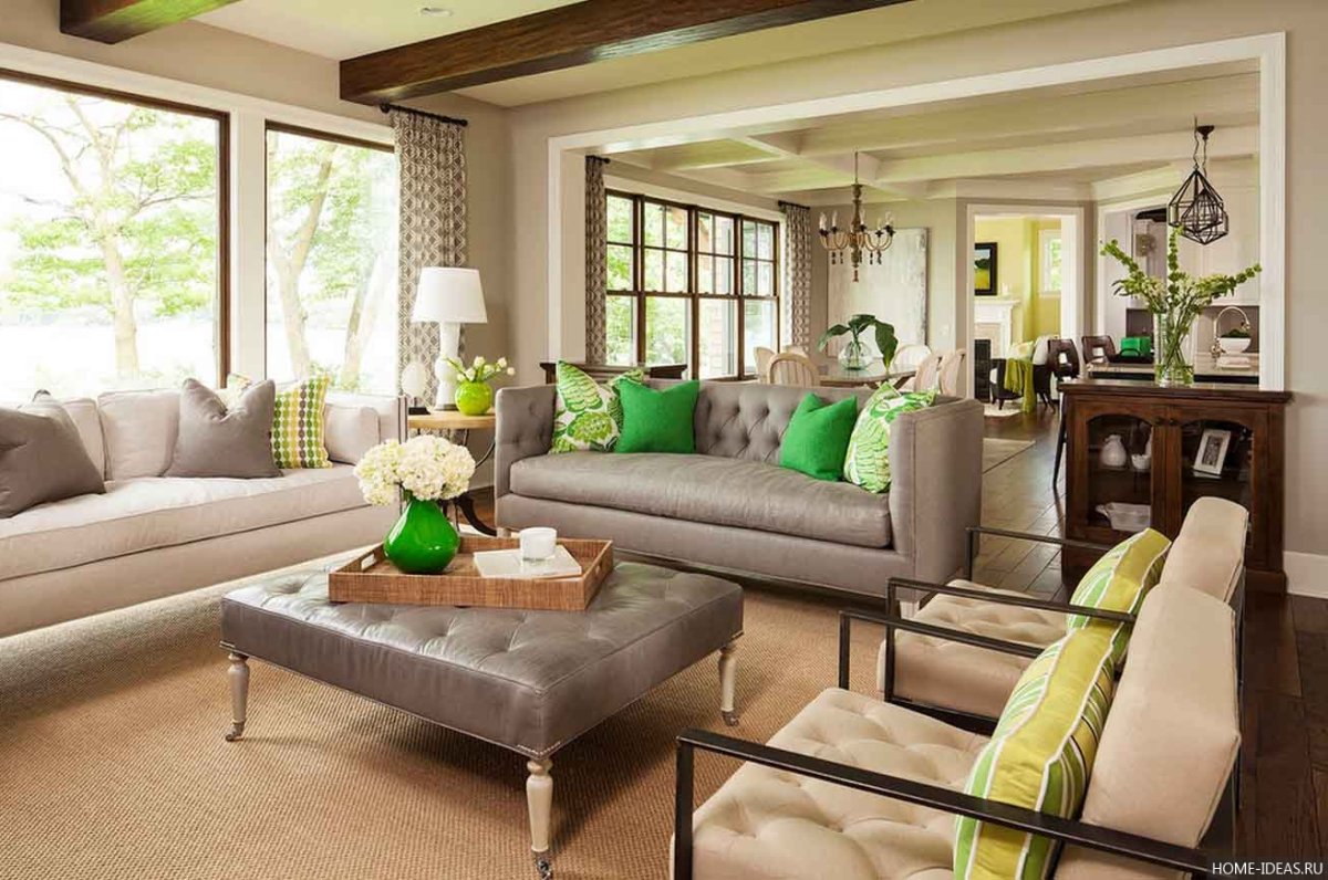 Бежевый диван в интерьере гостиной