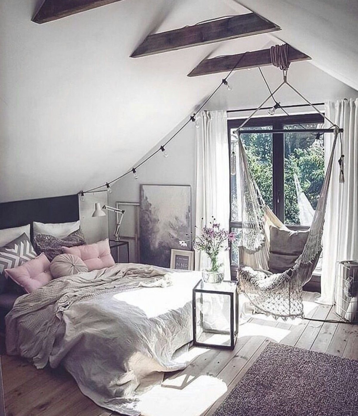 Уютные комнаты для подростков на чердаке