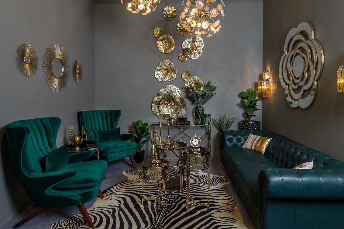 Золотая роза на черном