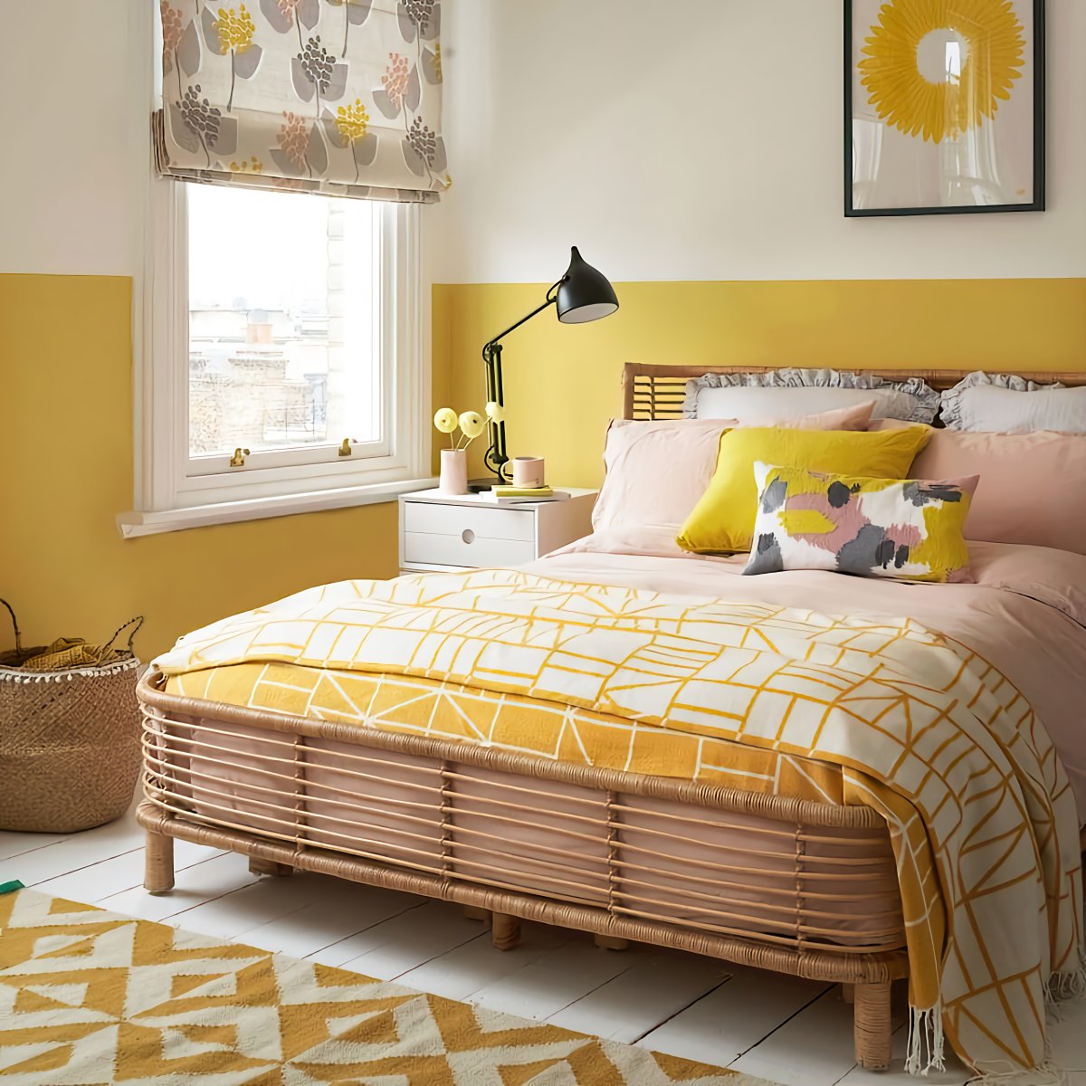 Спальня в горчичных тонах